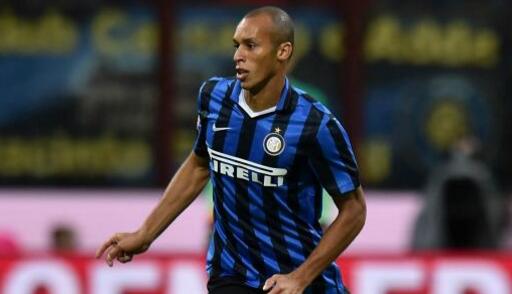 三个美妇跪着用肥臀