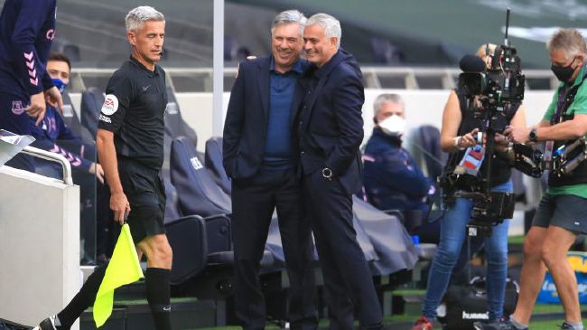 美女百分百露乳